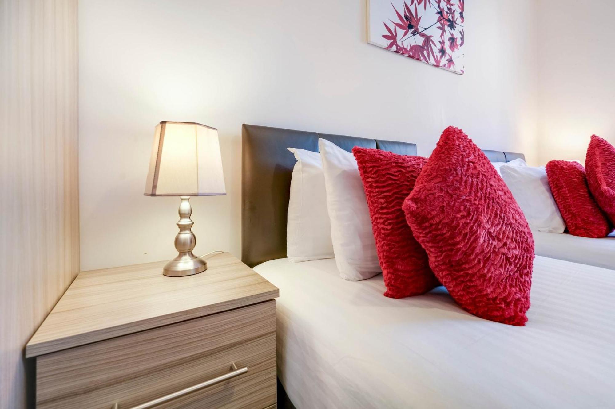 Alder House Serviced Apartment Maidenhead By 360Stays Exterior foto
