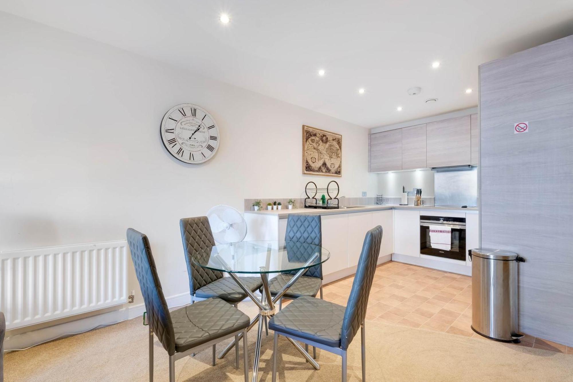 Alder House Serviced Apartment Maidenhead By 360Stays Exterior foto