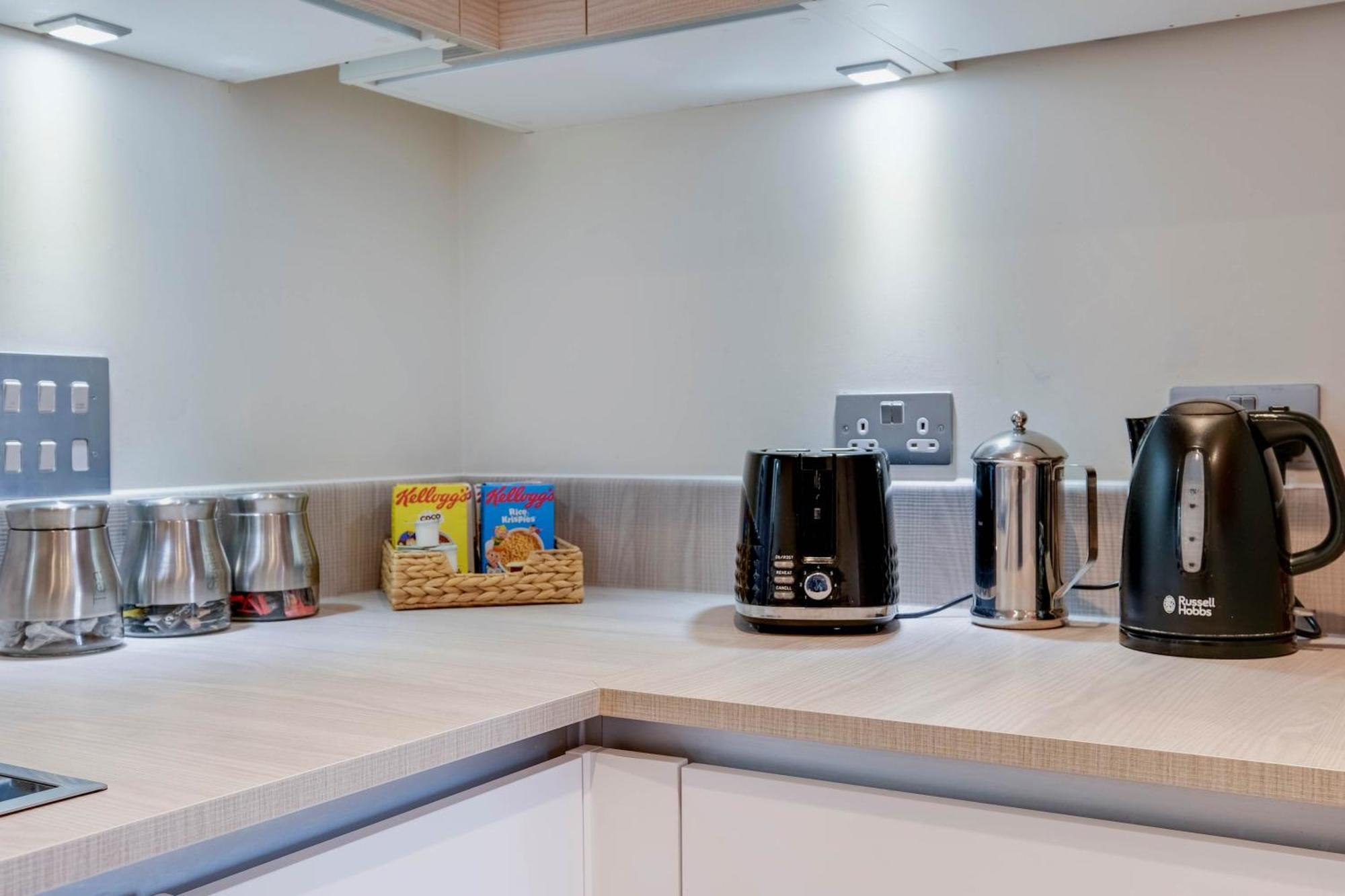 Alder House Serviced Apartment Maidenhead By 360Stays Exterior foto